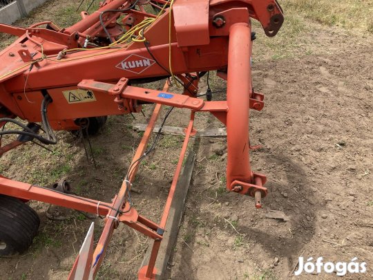 Rendterítő Kuhn 8501