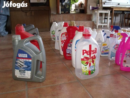 Rengeteg műanyag kanna, flakon. Adagoló pumpás, szórófejes, kupakos