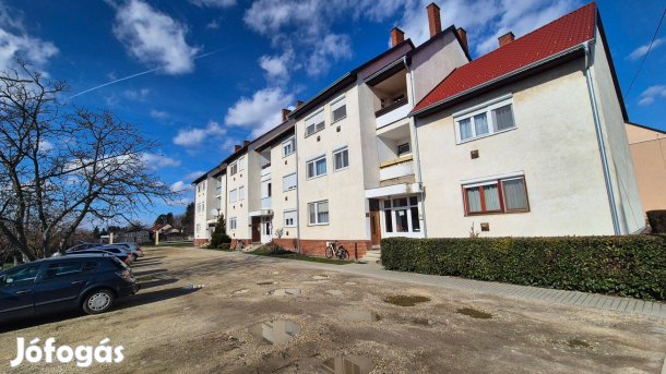 Répcelak központjában, jó állapotú földszinti lakás eladó