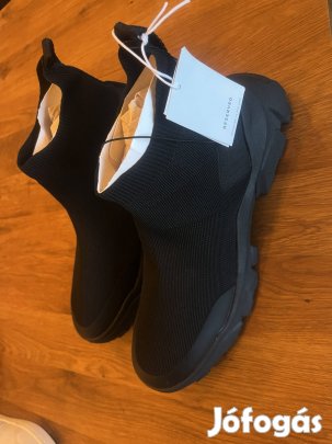 Reserved bebújós, magasszárú, vagány edzőcipő