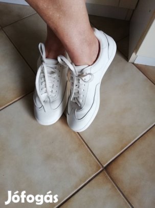 Reserved fehér cipő 39 es szinte új