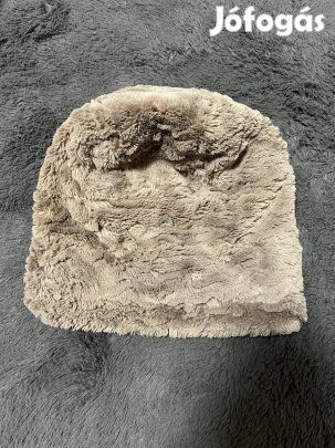 Reserved téli sapka