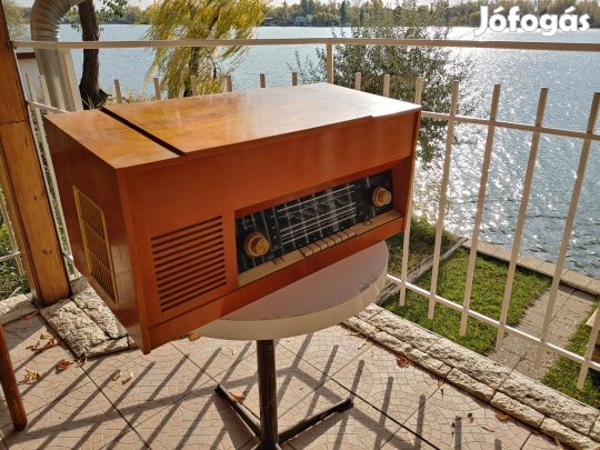 Resprom Akkord A-102-0 lemezjátszós rádió -kábel levágva