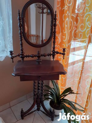Restaurált antik Onémet fésülködő asztal 1800-as évekből