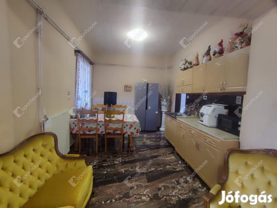 Részben felújított családi ház eladó Zalakomárban