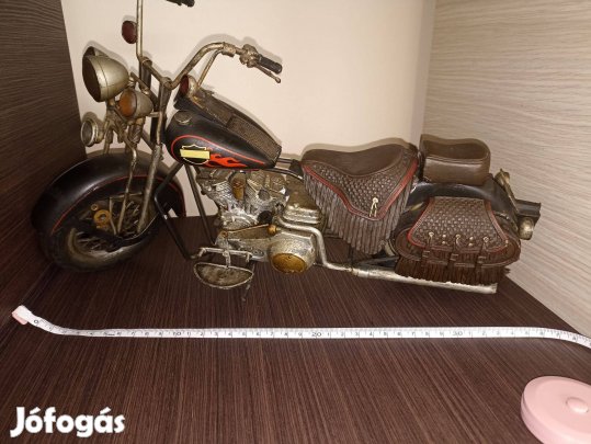 Részletesen kidolgozott motor makett