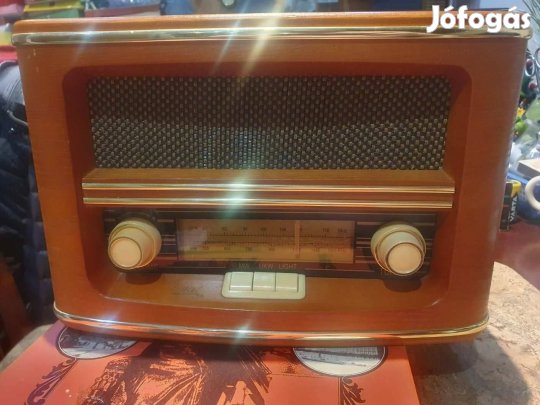 Reto kinézetű fa dobozos dual rádió szinte antik :)
