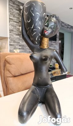 Retro 1950-es évek Afrikai Nő Kerámia Szobor (40 cm)