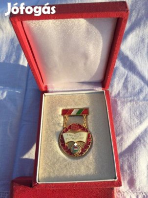 Retro 25 éves tanácsi munkáért kitüntetés dobozában