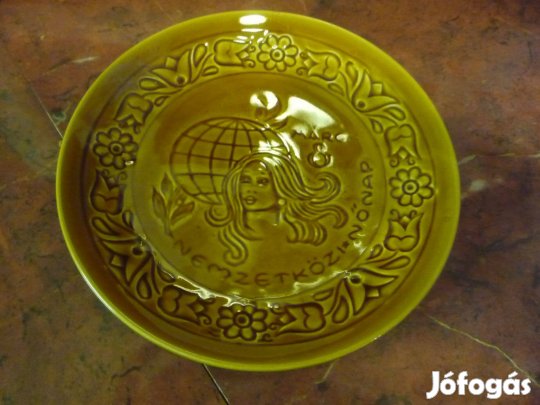 Retro Gtánit" tányér Nemzetközi Nőnap felirattal egységáron