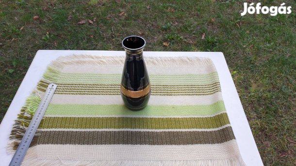 Retró NDK-német fekete üveg váza eladó, aranyozott