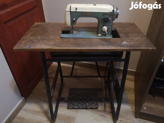 Retró Pannónia varrógép asztallal, antik 