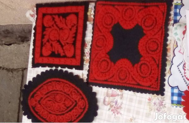 Retro Rátétes hímzésű terítő szett Új állapotban van