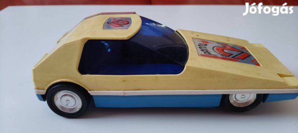 Retro Szovjet elemes autó