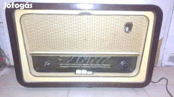 Retro Vadásztölténygyár Székesfehérvár R946 FI. csöves rádió