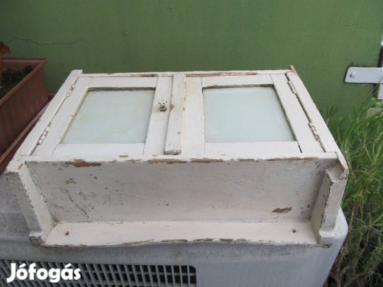 Retro, 2 ajtós fa fali szekrényke