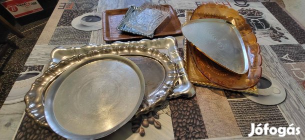 Retro, fém, műanyag, fa tálcák