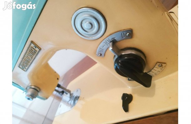 Retro, szekrénybe súllyeszthető Pannonia varrógép, türkiz