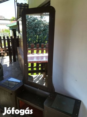 Retro, tükrös, vitrines szekrény, nagyon szép állapotban eladó