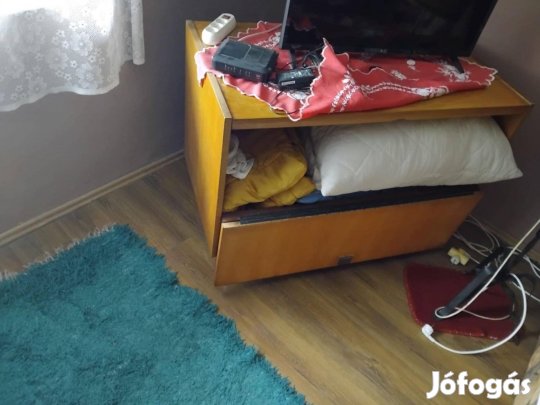 Retro ágyneműtartó