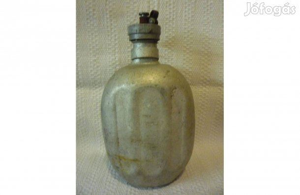 Retro aluminium katonai kulacs bőr fogóval dísztárgy