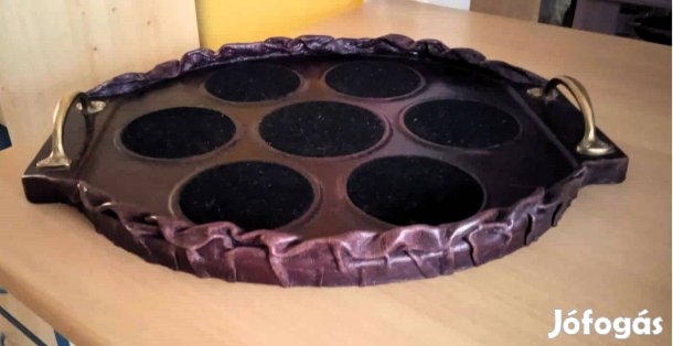 Retro asztali rézfüles, iparművész bőr kínáló tálca, 7 hellyel