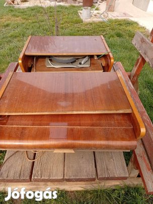 Retró bakelit lemezjátszó