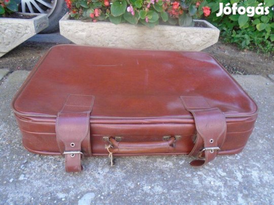 Retro barna bőrönd