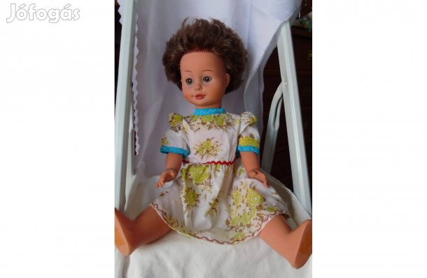 Retro barna hajú barna szemű alvó baba gyermekjáték