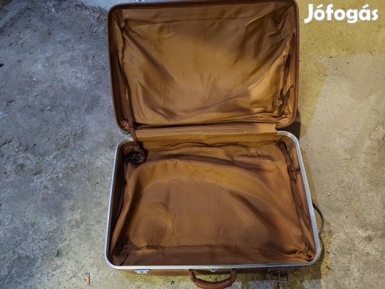 Retró bőrönd jó lehet kelléknek