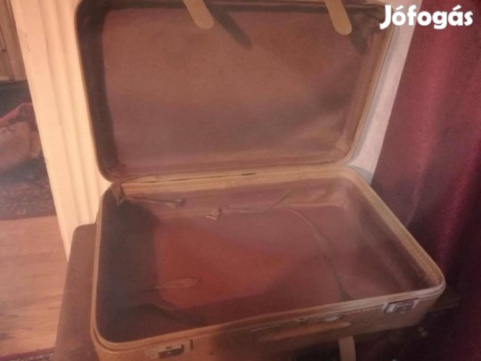 Retro bőröndök , nagyon szép állapotban . 5000,-/darab