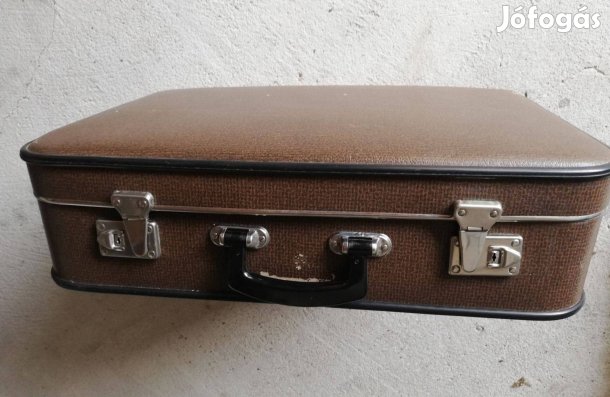 Retro bőröndök és utazótáska