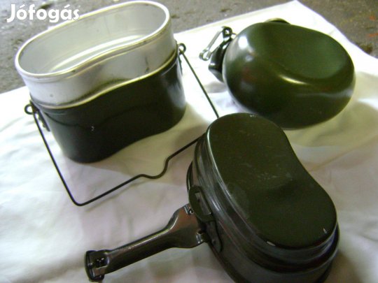 Retro csajka és kulacs