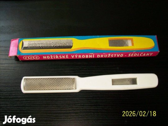 Retro csehszlovák kemény bőr reszelő-Dobozával