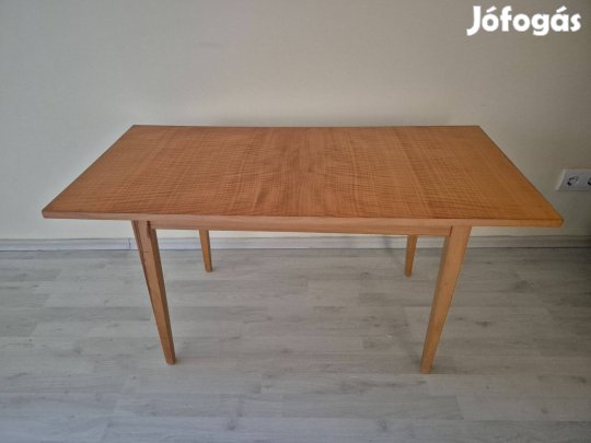 Retro dohányzóasztal