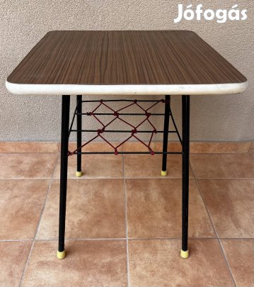 Retro dohányzóasztal