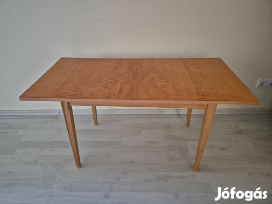 Retró dohányzóasztal