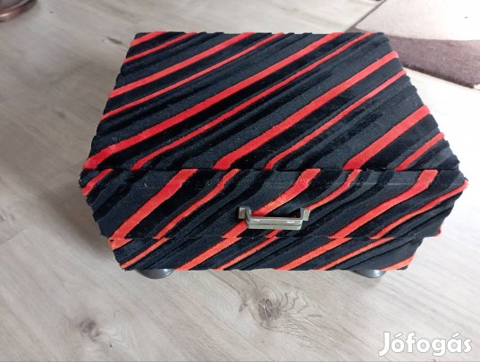 Retró éjjeli szekrény 