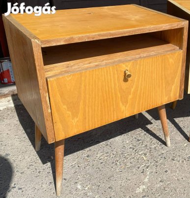 Retró éjjeliszekrény