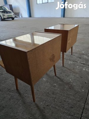 Retro éjjeliszekrény 