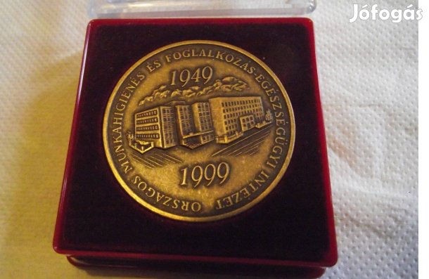 Retro emlékérem egészségügyi 1999