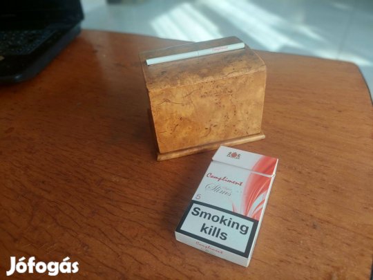 Retro fa cigaretta adagoló kináló (juhar?)