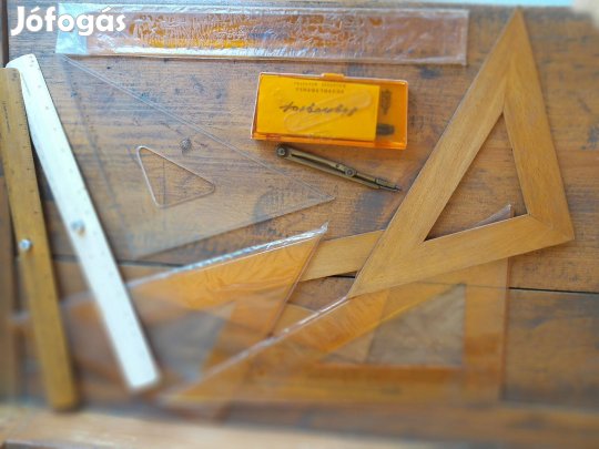 Retro fa és műanyag vonalzók ,tustöltőtoll , körző