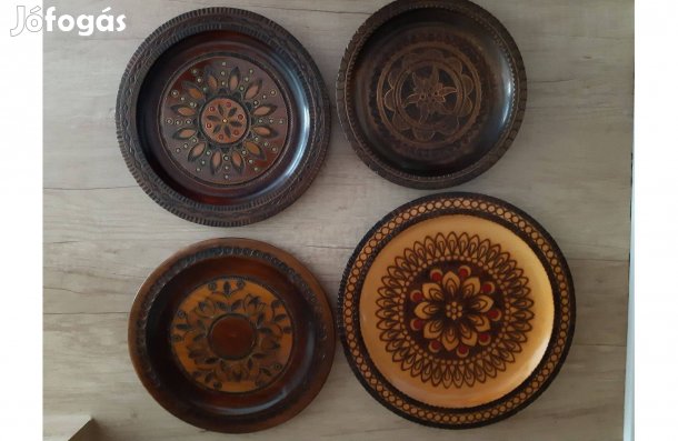 Retro fa fali tányérok egyben eladók