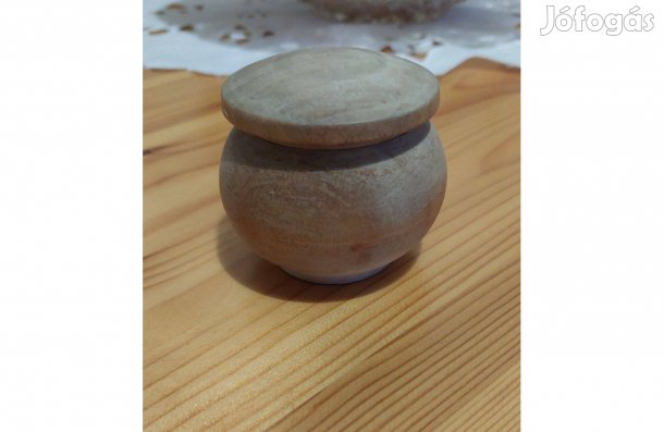 Retro fa sótartó tetővel