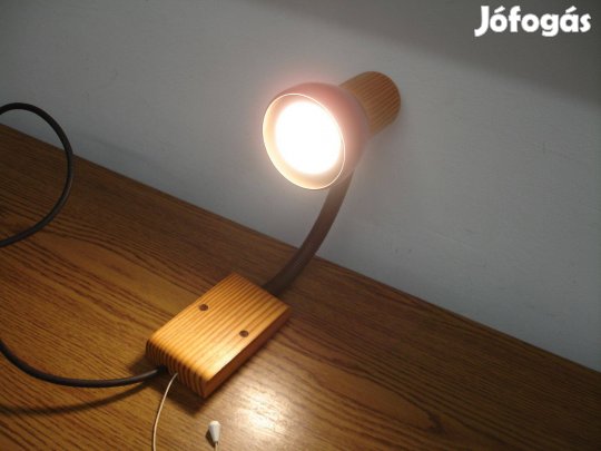 Retró falra vagy bútorlapra szerelhető húzókapcsolós olvasó lámpa , ol