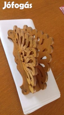 Retro faragott fa asztali szalvéta tartó