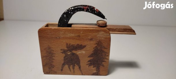 Retro faragott vicces fadoboz meglepetés kígyóval