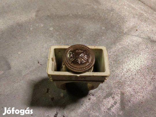 Retró fegyveres erők kitűző antik