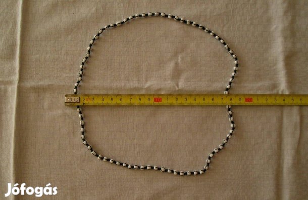 Retro fekete-fehér bizsulánc